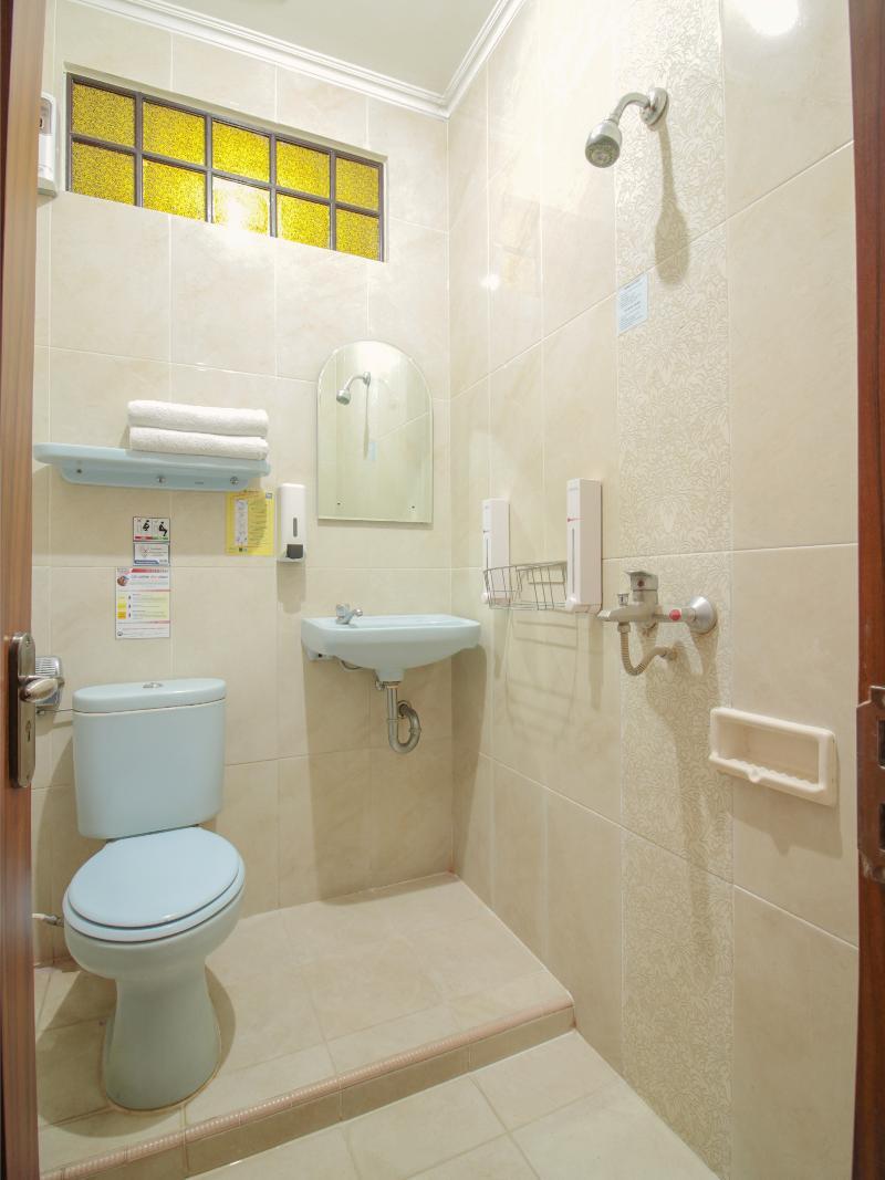 Vaccinated Staff - Oyo 352 Homestay Sabang 반둥 외부 사진